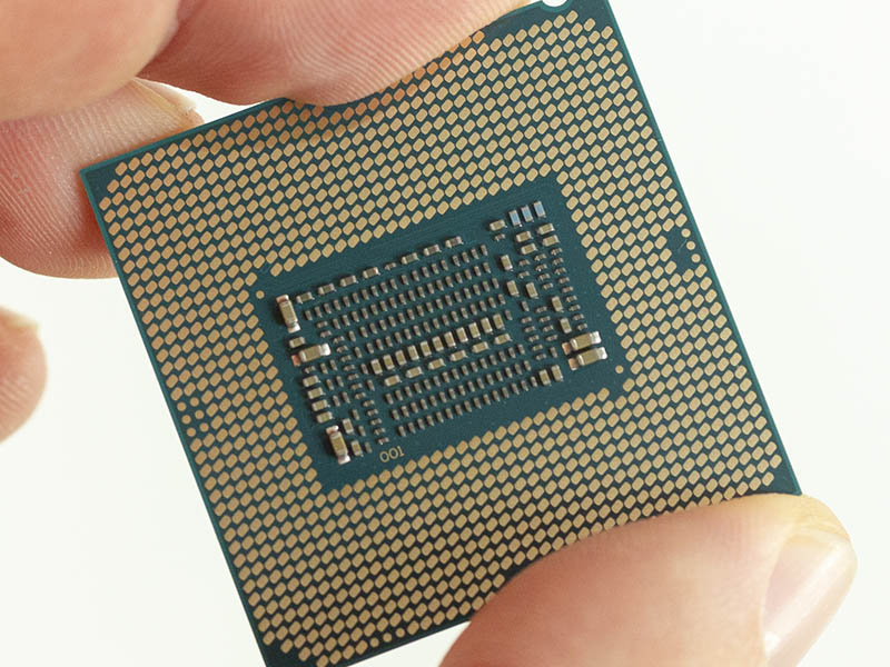 Intel Xeon E-2200 kézben