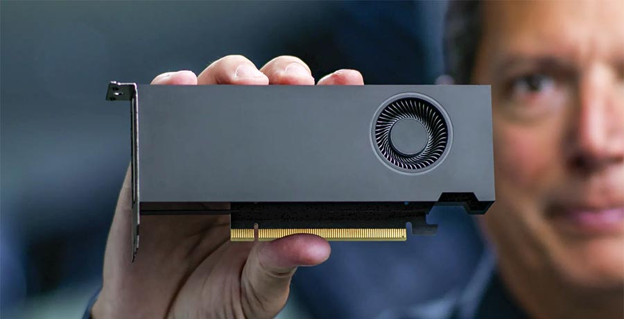 NVIDIA RTX A2000 GPU kézben