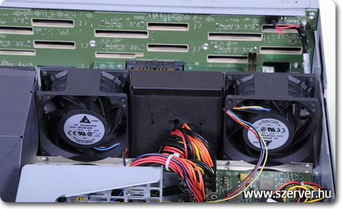 Intel SR2612URn 3